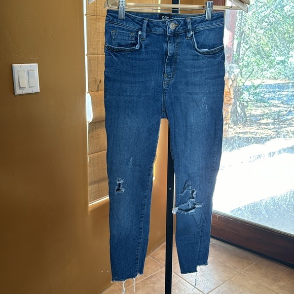 BDG Urban Outfitters Twig High Rise Skinny Jeans Distressed Raw Hem Size 27 - Picture 3 of 9